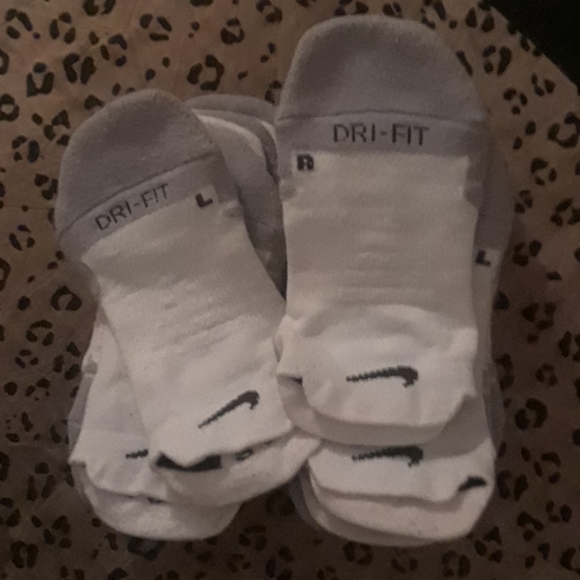 SOLD OUT🖤NIKE FANS🖤 BUNDLE SOCKS - Picture 2 of 5